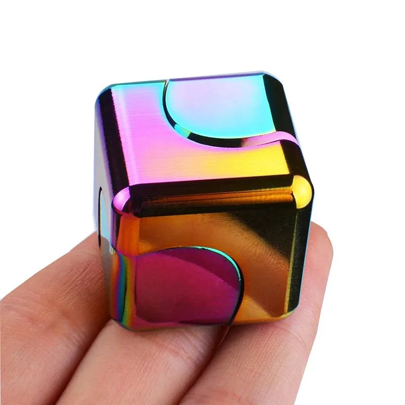 Cubo giroscópio metálico premium Zem Kids, fidget spinner 2 em 1 com design sensorial e mecanismo giratório metálico.