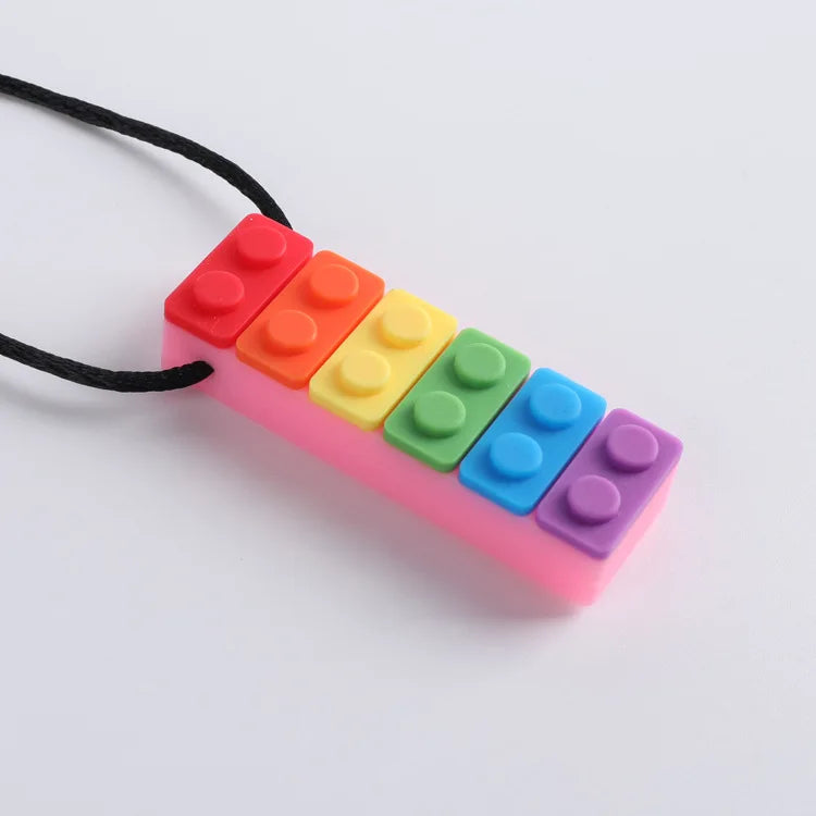 Colar mordedor sensorial em silicone da Zem Kids, com bloco regulador para autismo, TDAH e ansiedade, para estímulo tátil.