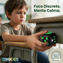 Cubo de regulação sensorial ZemKids, brinquedo antiestresse com botões, rolinhos e texturas para estímulo tátil, em cores variadas.