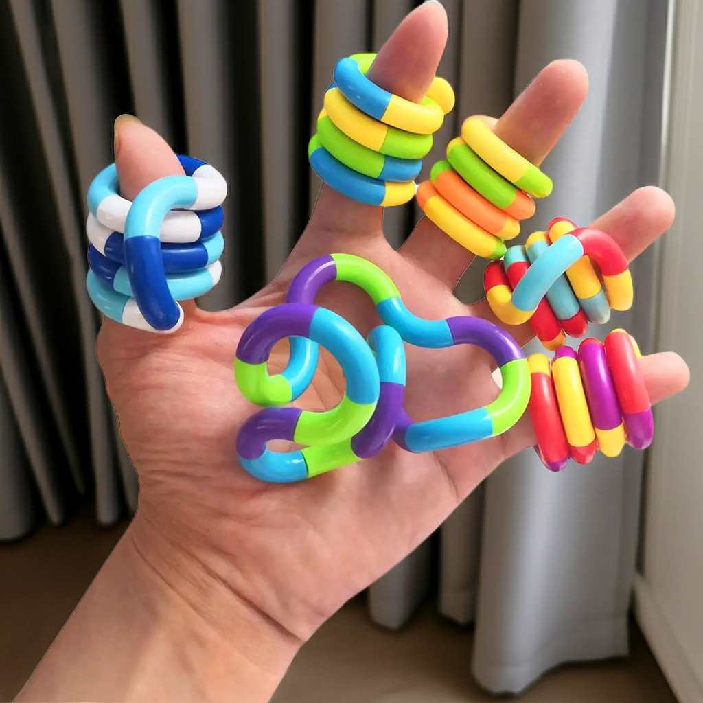 Kit com 3 brinquedos Twist Fidget sensoriais da Zem Kids, ideal para foco e coordenação, com design colorido e portátil.