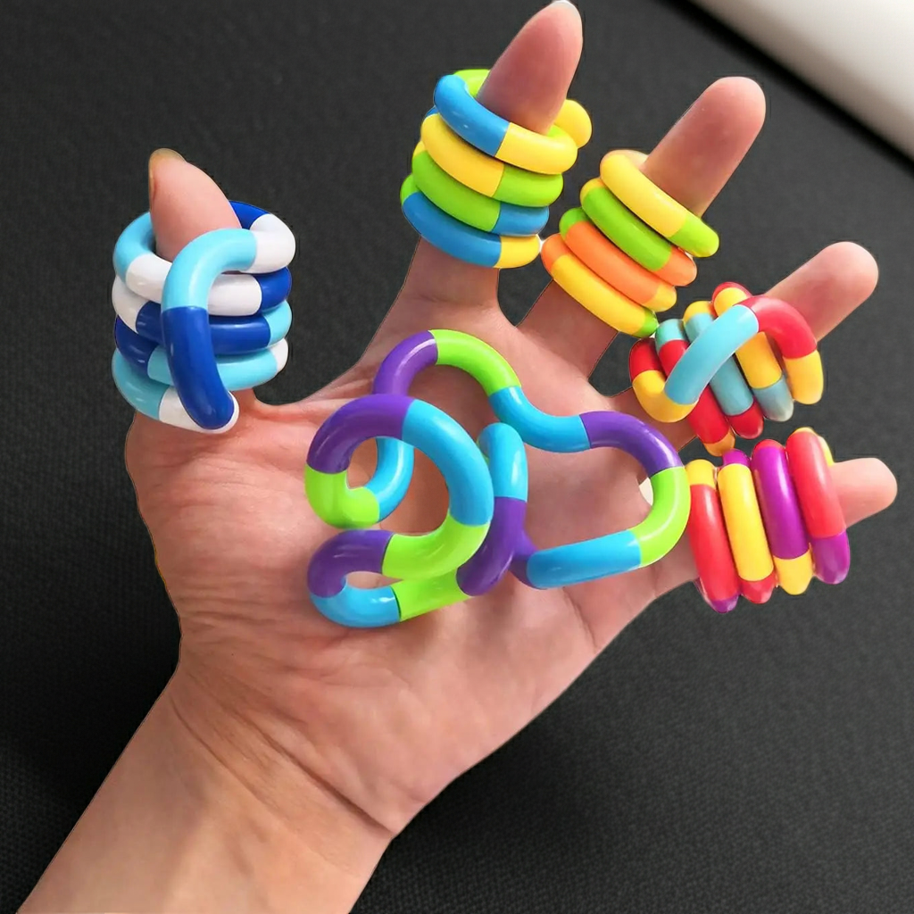 Kit com 3 unidades de brinquedos Twist Fidget Sensorial Zem Kids para foco, coordenação e estímulo sensorial.